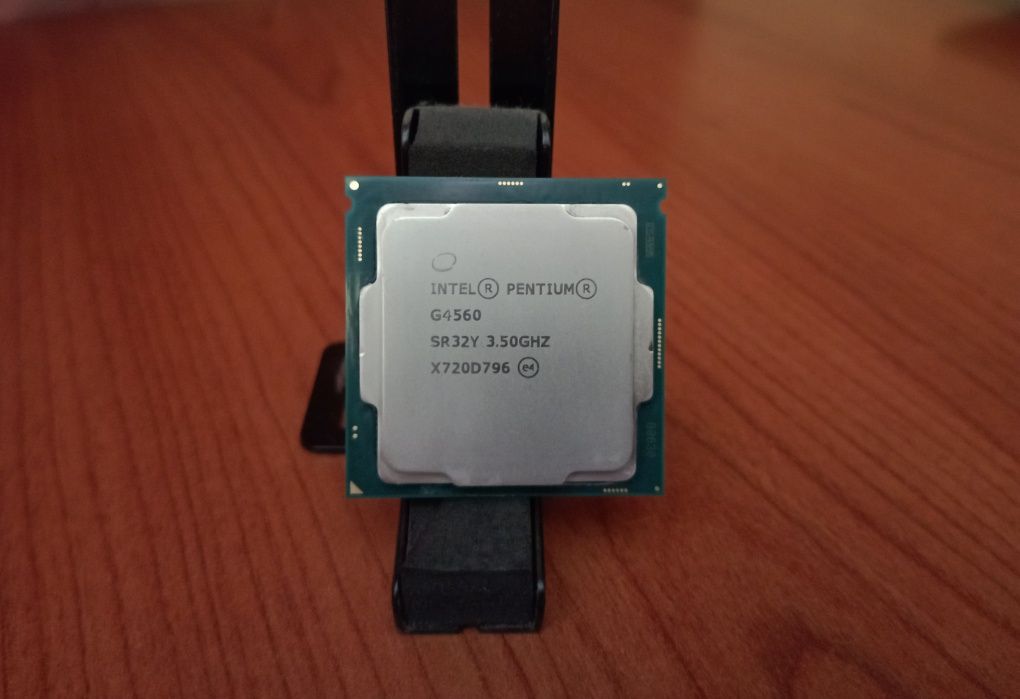 Процесор Intel Pentium G4560