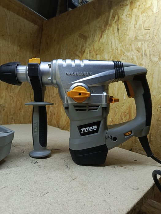 Mlotowiertarka mlot udarowy wyburzeniowy titan 1500w  Titan TTB631SDS