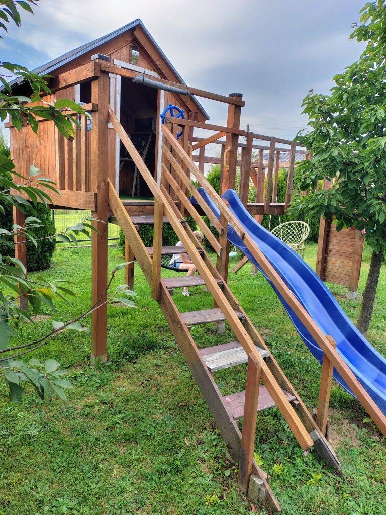 Domek dla dzieci zjezdzapbai wspinaczka mostek