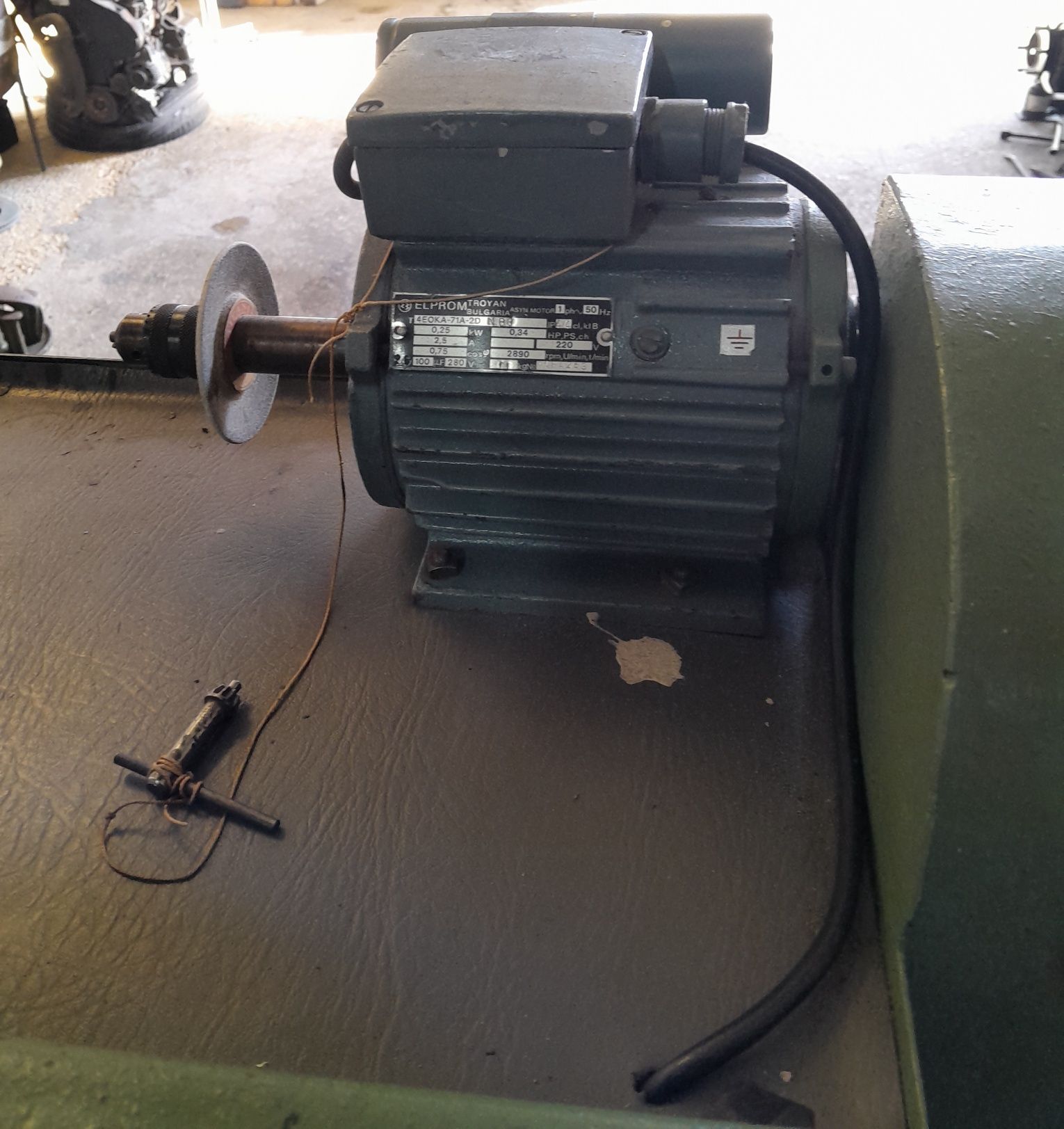Vendo Máquina de sapateiro de polir e lixar +Máquina de cozer + molde