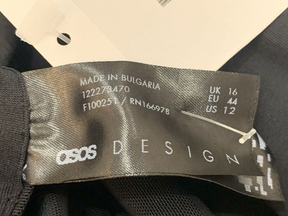 Czarny jednoczęściowy strój kąpielowy falbanka Asos EUR 44