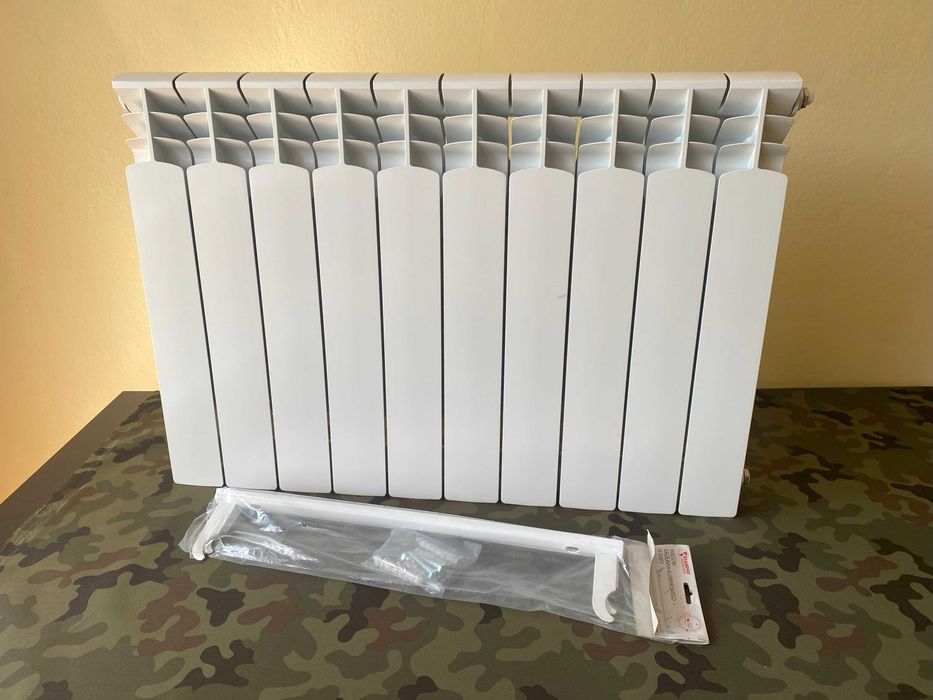 Grzejnik aluminiowy KFA Armatura G500f 10 żeberek, szyna, korki ZESTAW