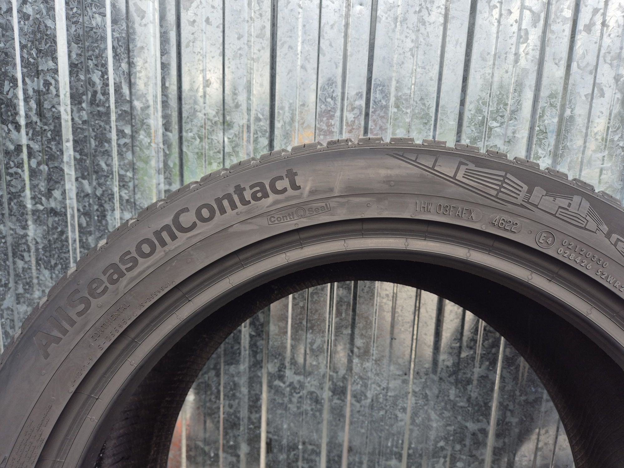 Opony Całoroczne 245/45R18 Continental/KUMHO,  DOT23/22