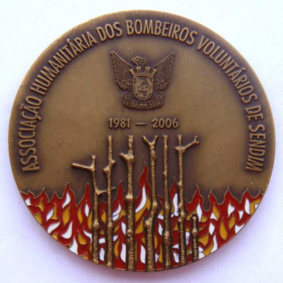 Medalha em Bronze e Esmalte Bombeiros Voluntários Fogo Floresta