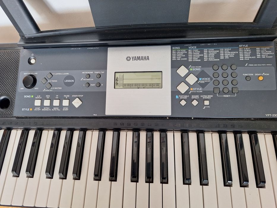 Keyboard Yamaha YPT-230 ze stojakiem