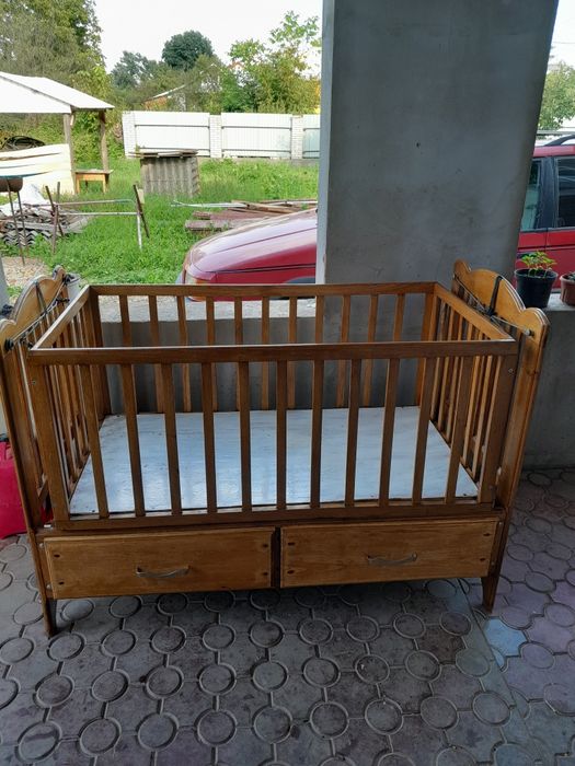 Ліжко дитяче,ліжечко(дубове)