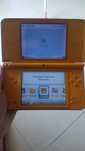 Nintendo DSI XL amarela com vários jogos