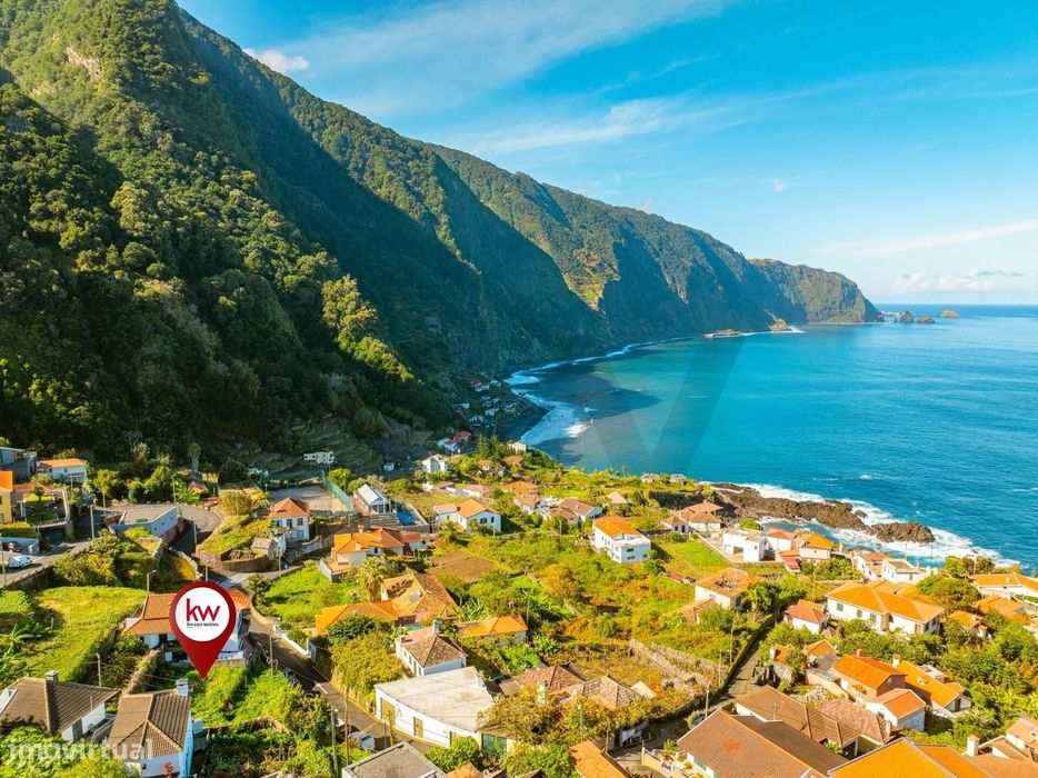 Terreno à venda com Vista Deslumbrante para o Mar em Seixal, Porto M