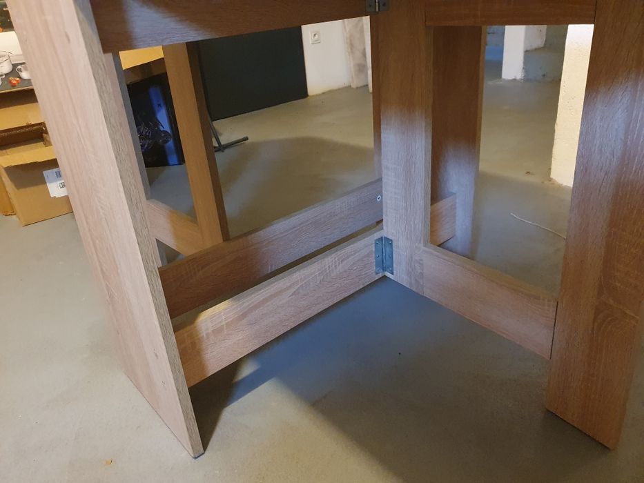 Stół rozkładany, uniwersalny.