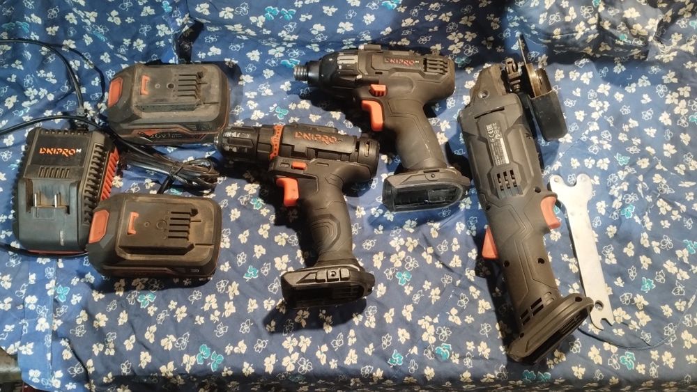 Dnipro m, kit, болгарка, шуруповерт, гвинтоверт, АКБ 20 вольт