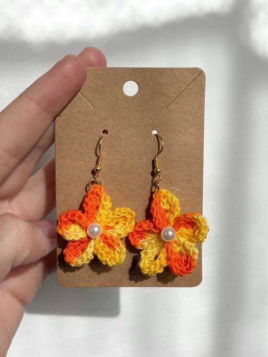Brincos em crochet de Flor com pedra no meio