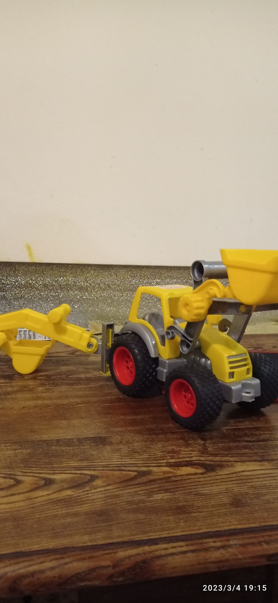 Іграшка трактор інтерактивний новий, класні матеріали!