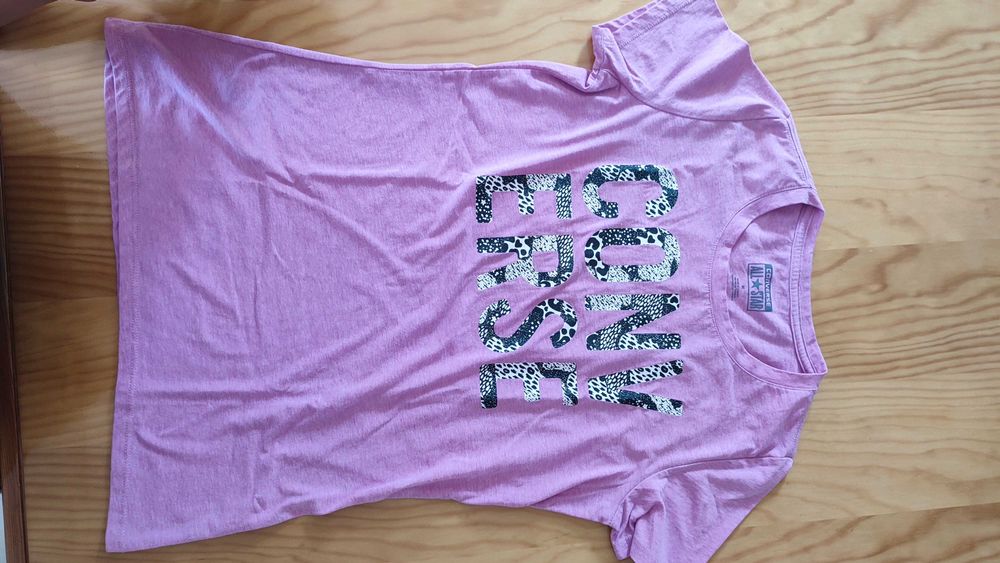 3 t-shirts de mulher. Tamanho M.