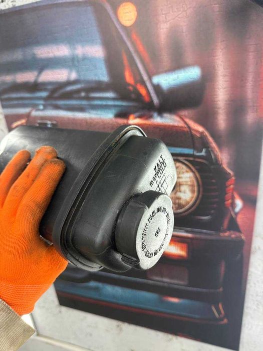 Розширювальний бачок системи охолодження BMW — оригінал Behr / Hella