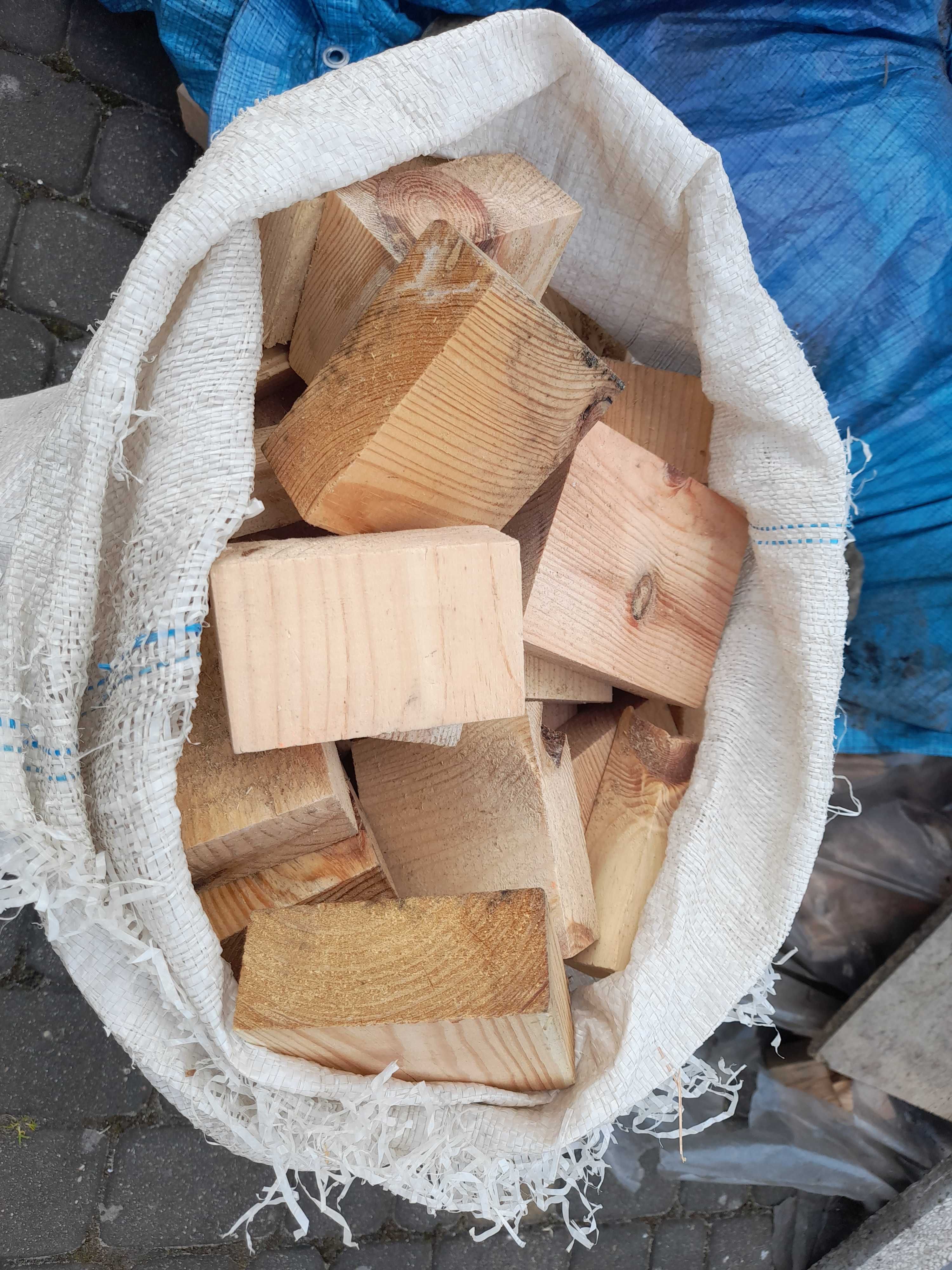 Drewno opałowe klocki suche w workach Tanio.
