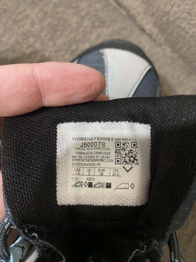 Жіночі туристичні черевики Merrell