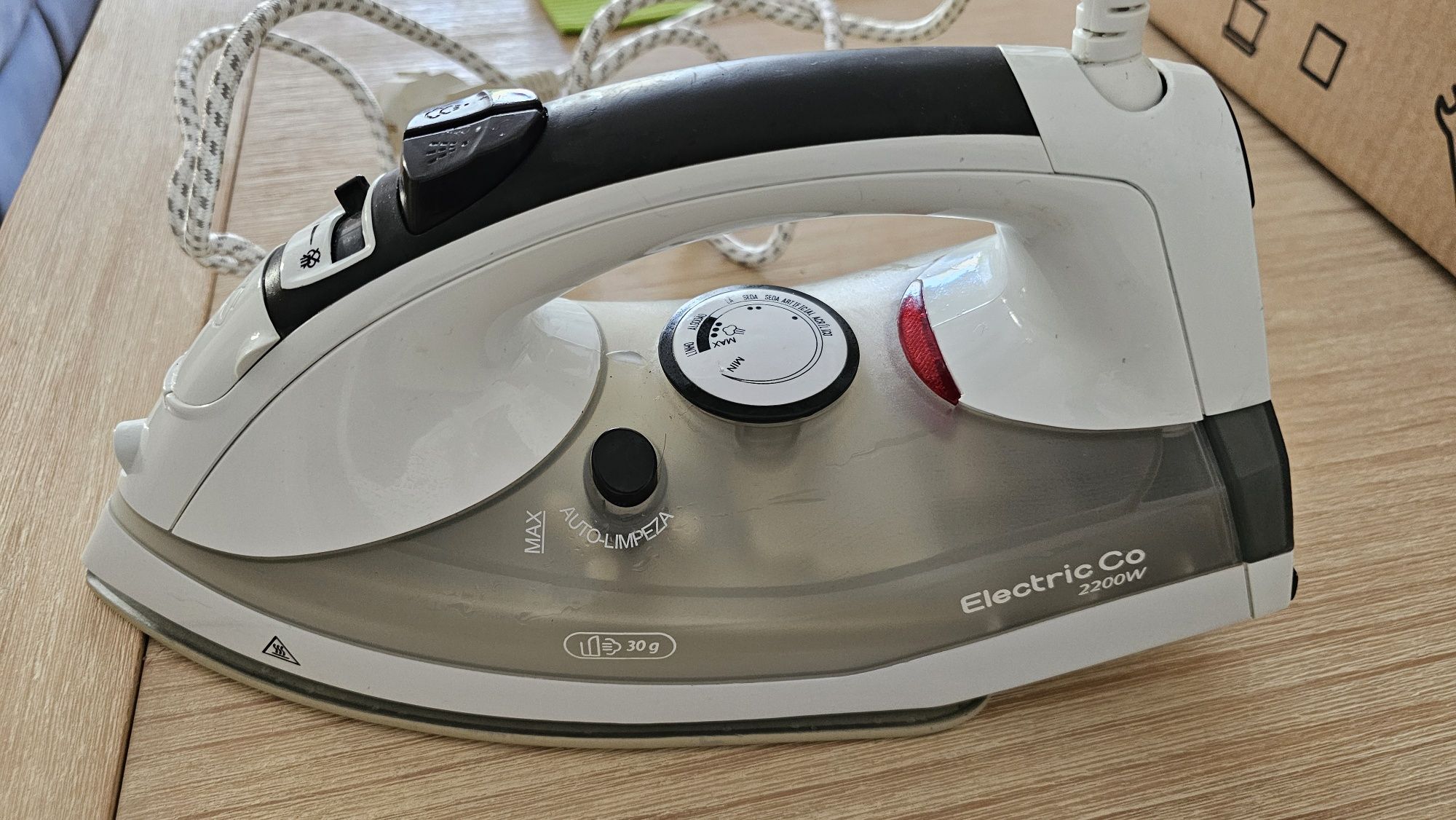 Ferro de Engomar Electric 2200W