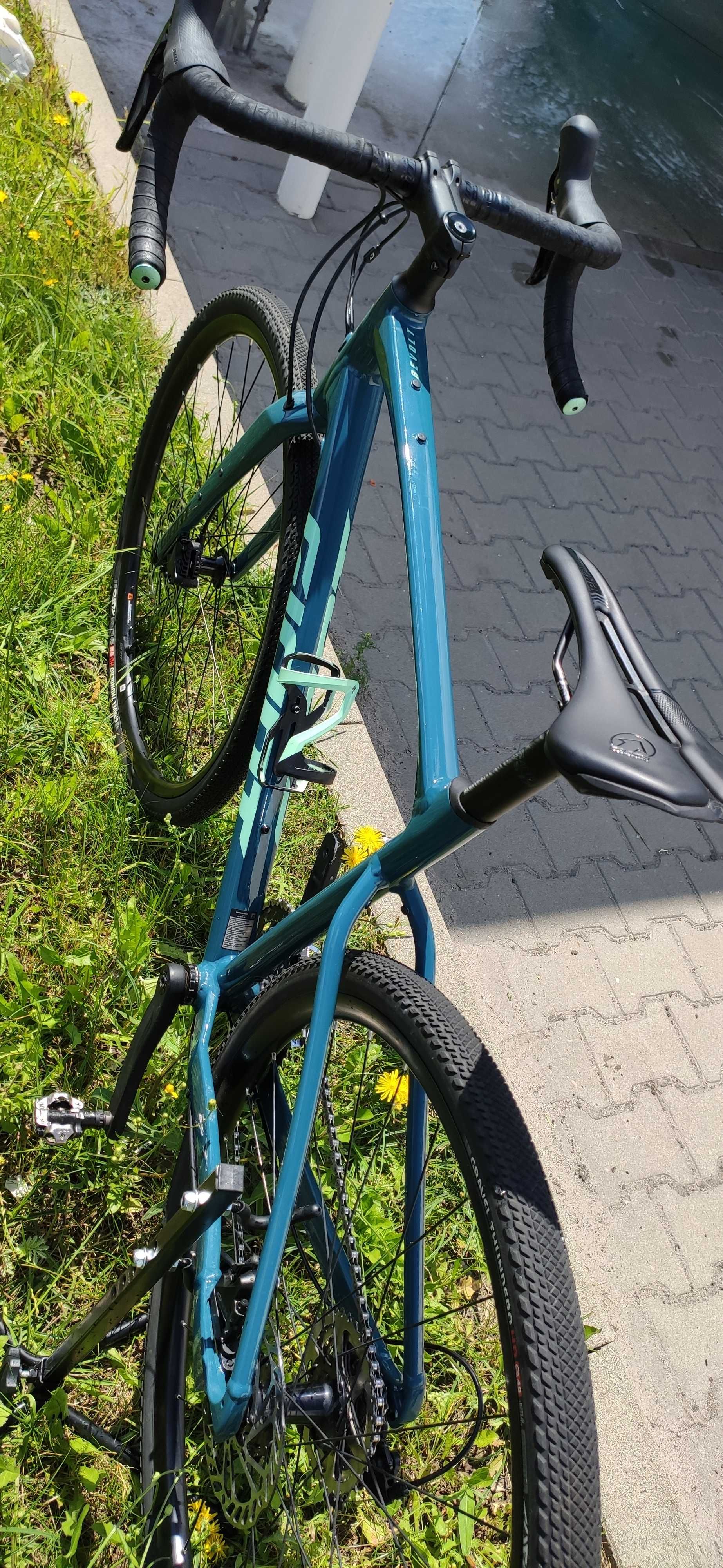 Doinwestowany gravel Giant Revolt 1 GRX rozmiar M/L
