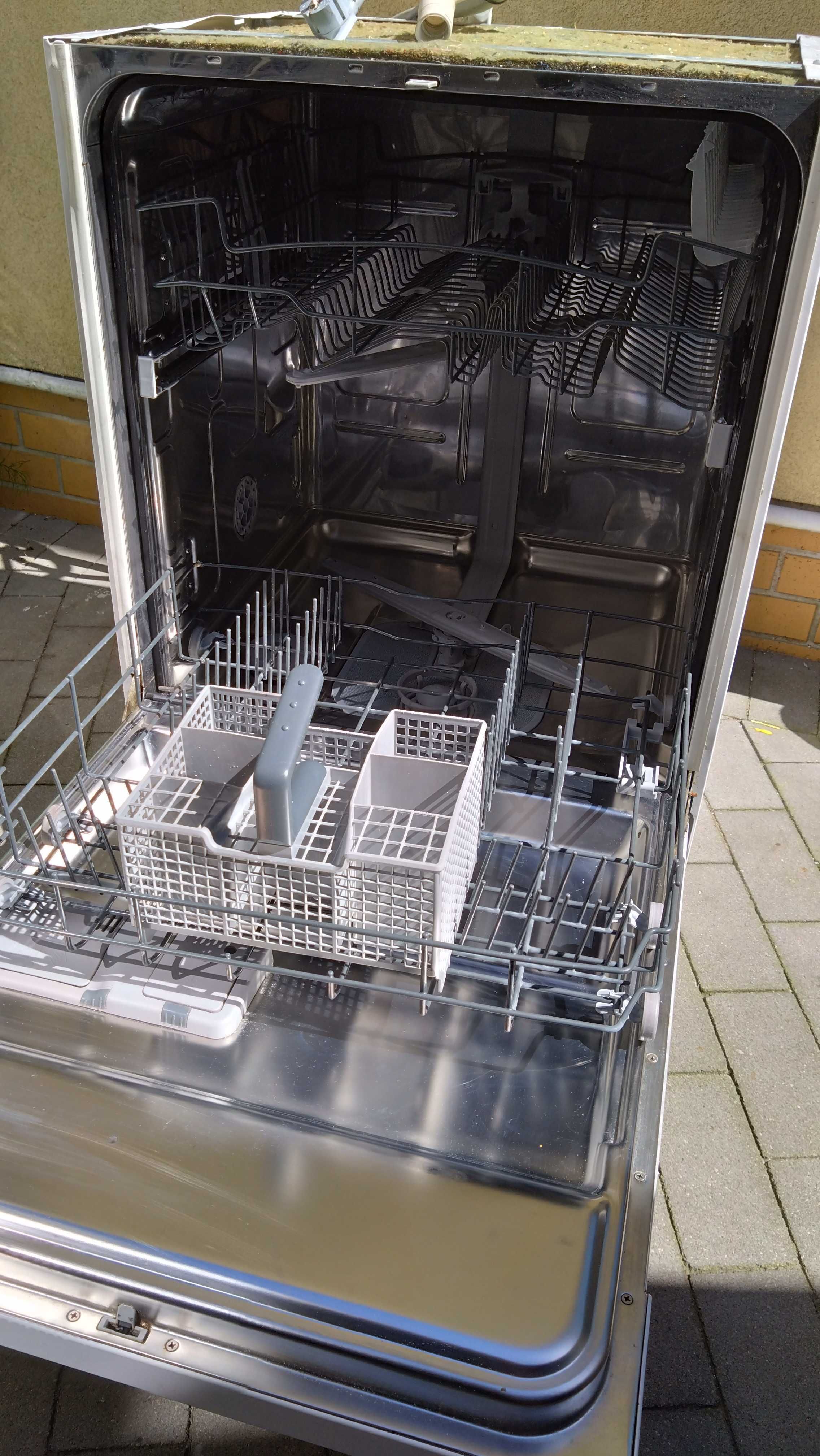 Zmywarka Whirlpool ADP 2300 biała wolnostojąca