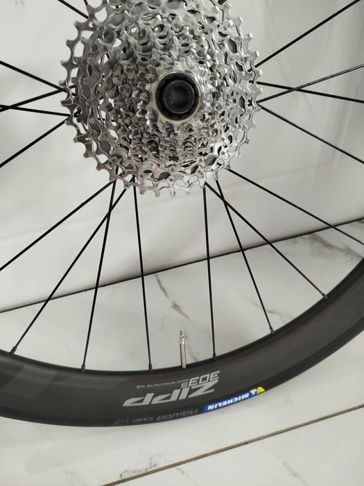 Koła karbonowe Zipp 303s