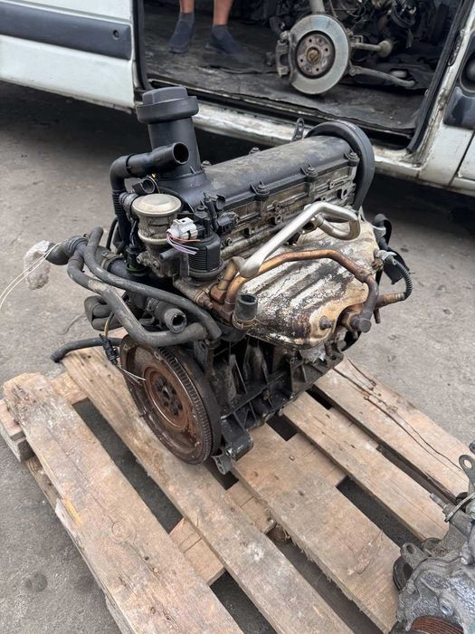 Двигатель Vw Touran 1.6 BSF 8V Двигун Caddy BGU Мотор Jetta Запчасти