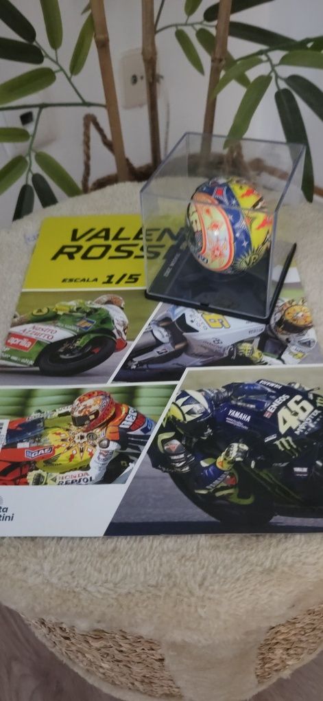 Miniatura Capacete Rossi temporada  2002