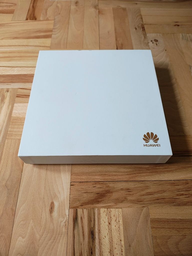 Huawei Power Box (Powerbank, kabel micro USB, Selfie Stick, adapter C)