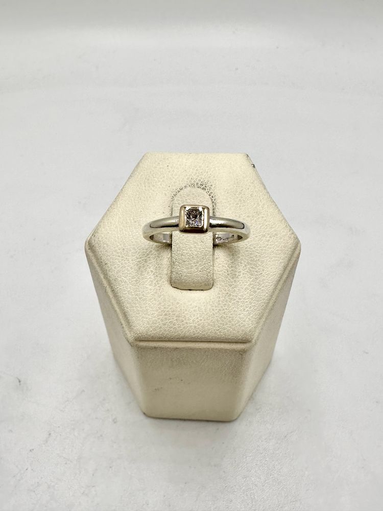 Złoty pierścionek z diamentem princessa 2,7mm