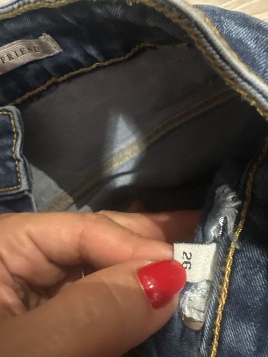 Spodnie guess z dziurą rozmiar zs