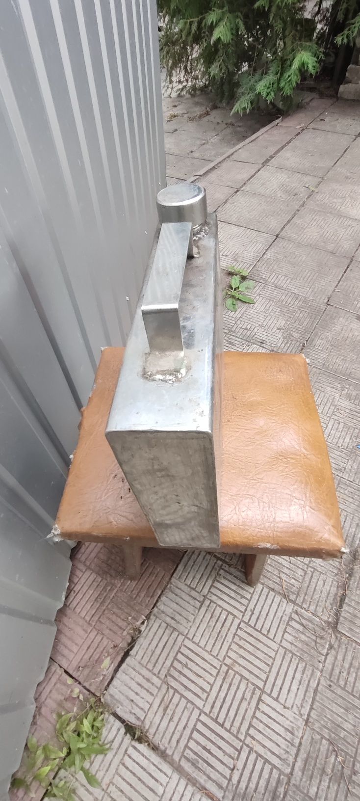 Продам бетон і каністру.