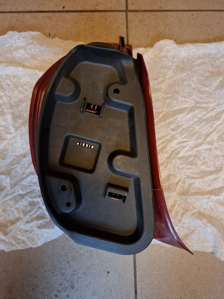 Lampa tył prawa uzywana w dobrym stanie