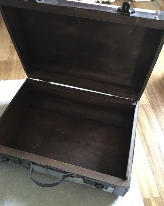 Mala vintage em madeira e couro