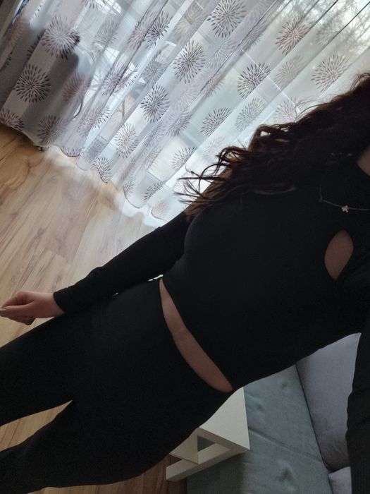 Czarny długi sexy kombinezon z szerokimi nogawkami FB Sister r. S