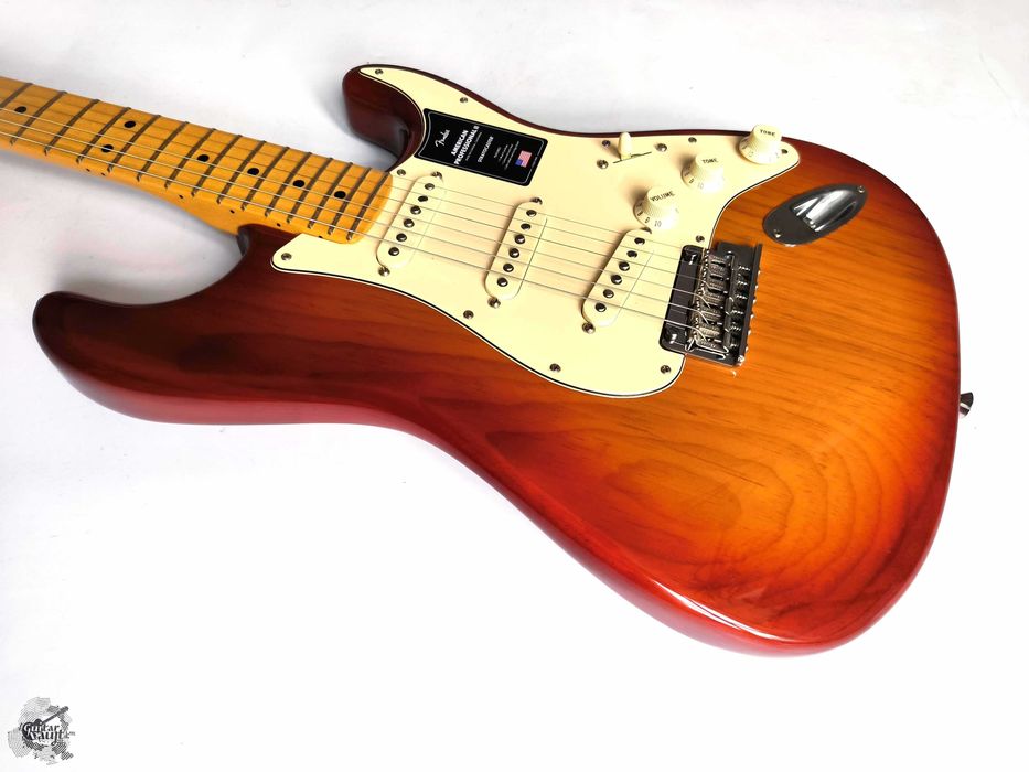 Fender® American Professional II Strat Roasted Pine '2021 Sienna SB