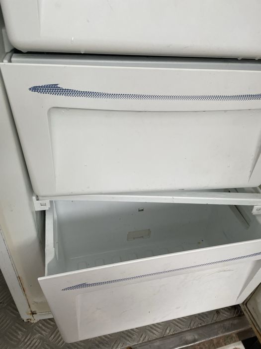 Arca congeladora vertical com gavetas