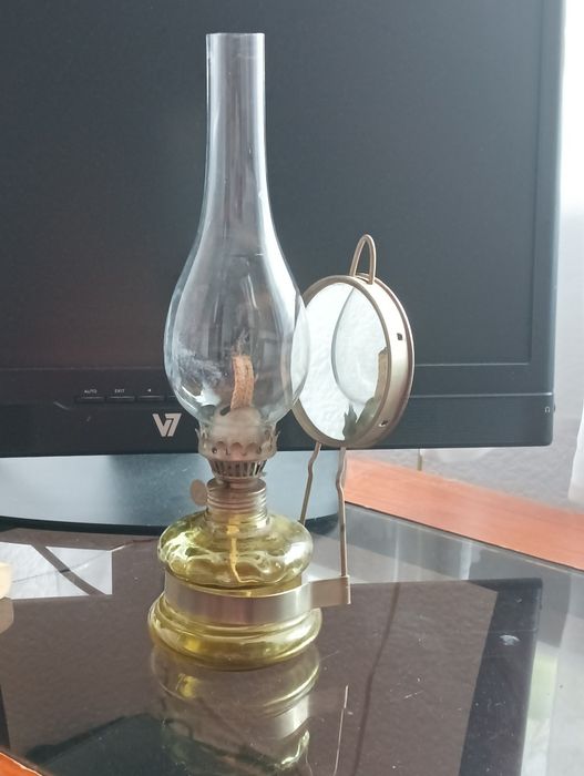 Lampa naftowa z knotem