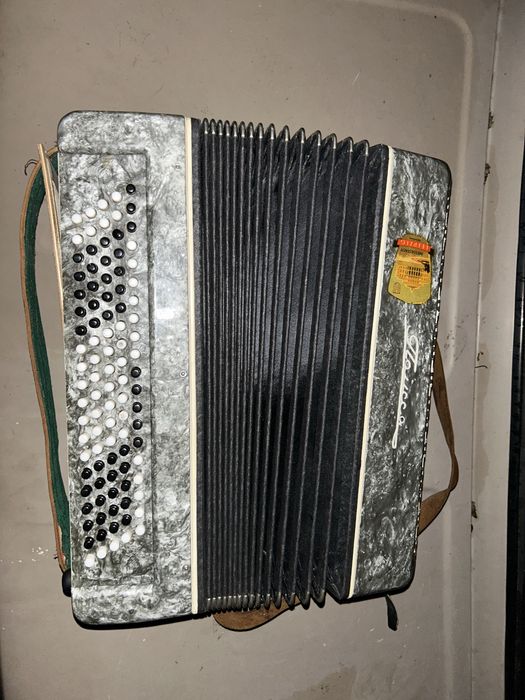 Продам баян «полліся»