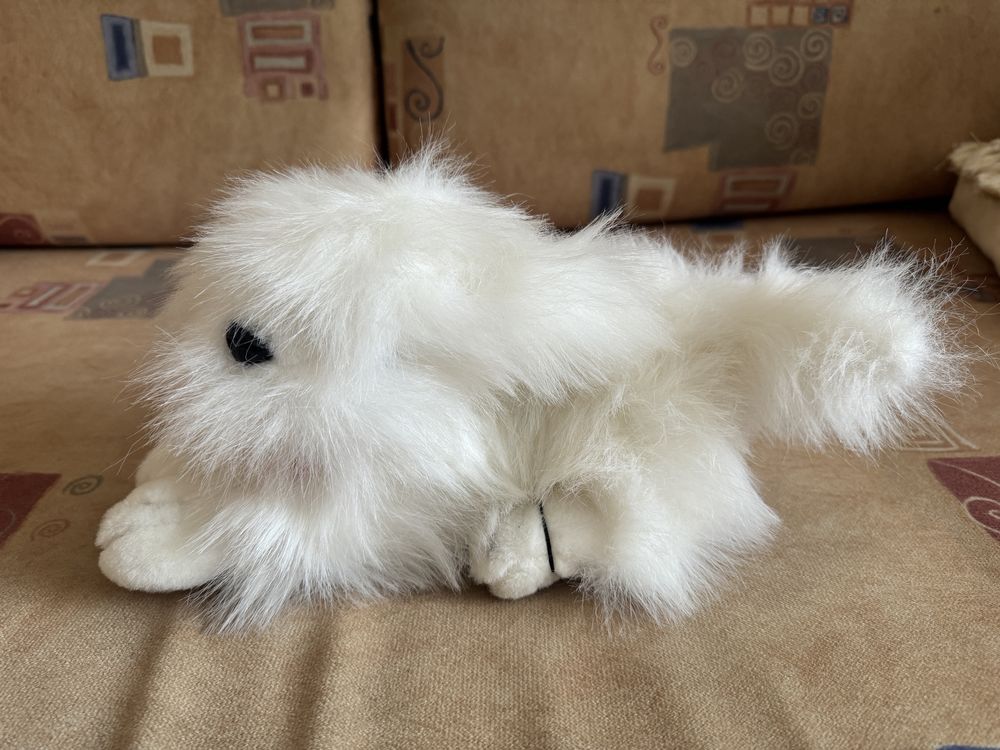 Білий собака іграшка мʼяка