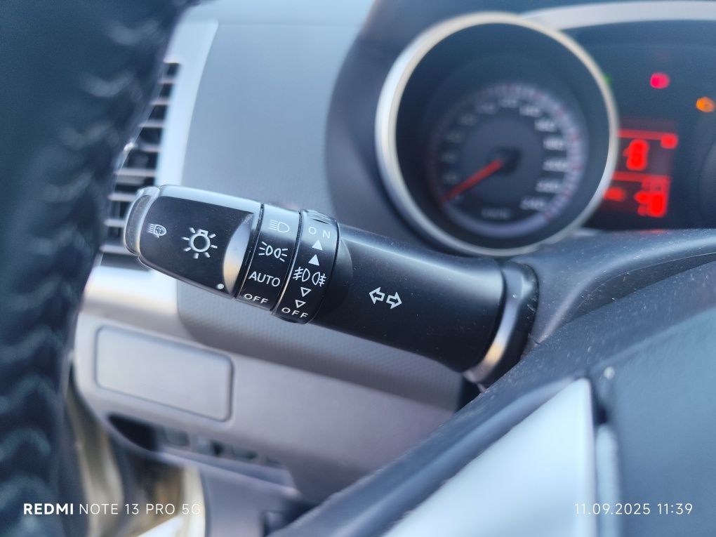 Митсубиси Аутлендр 2.0 TDI 7 мест