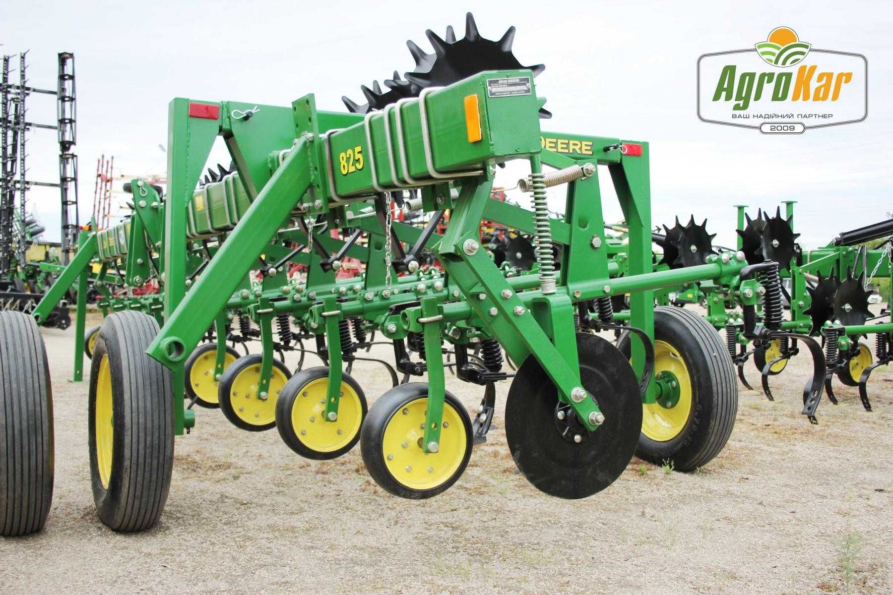 Просапний культиватор John Deere 825 (8 рядів)