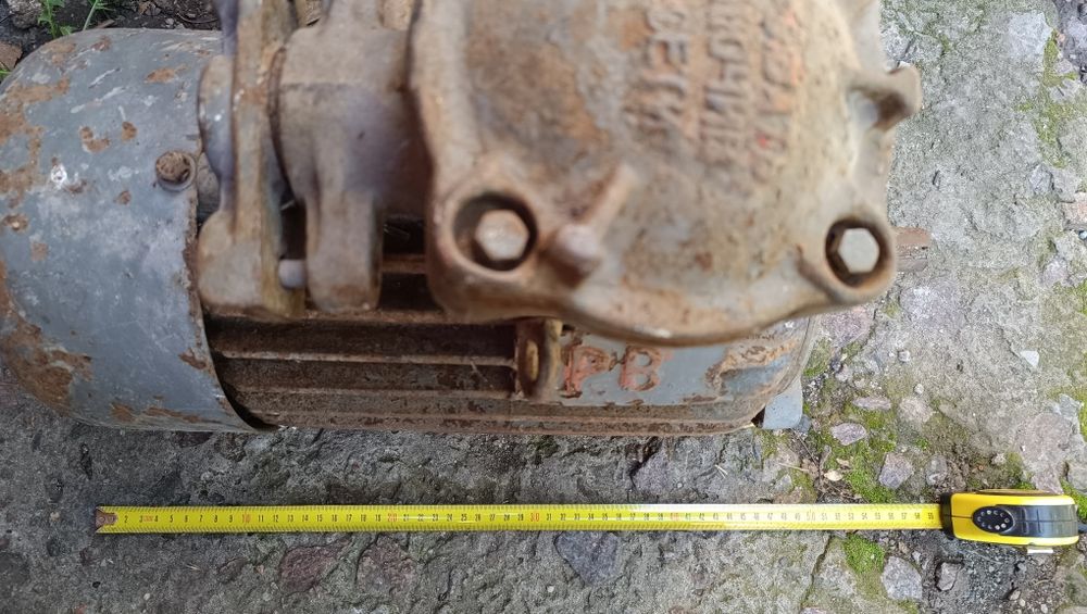 Двигун єлектричний