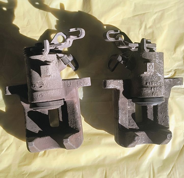 Zacisk hamulcowy prawy TRW do Audi A3 model 8p