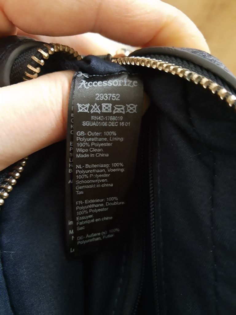 Torebka damska accessoirize granatowa kwiaty kuferek listonoszka