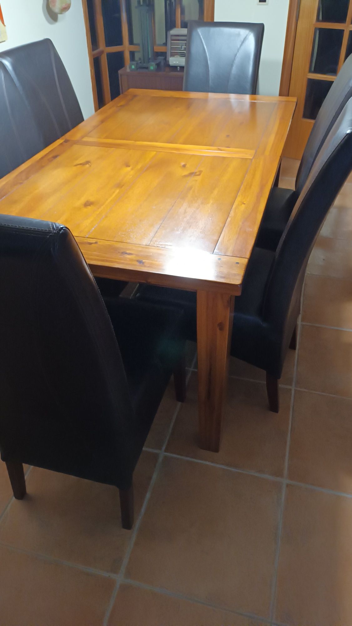 Vendo 6 cadeiras de couro napa
