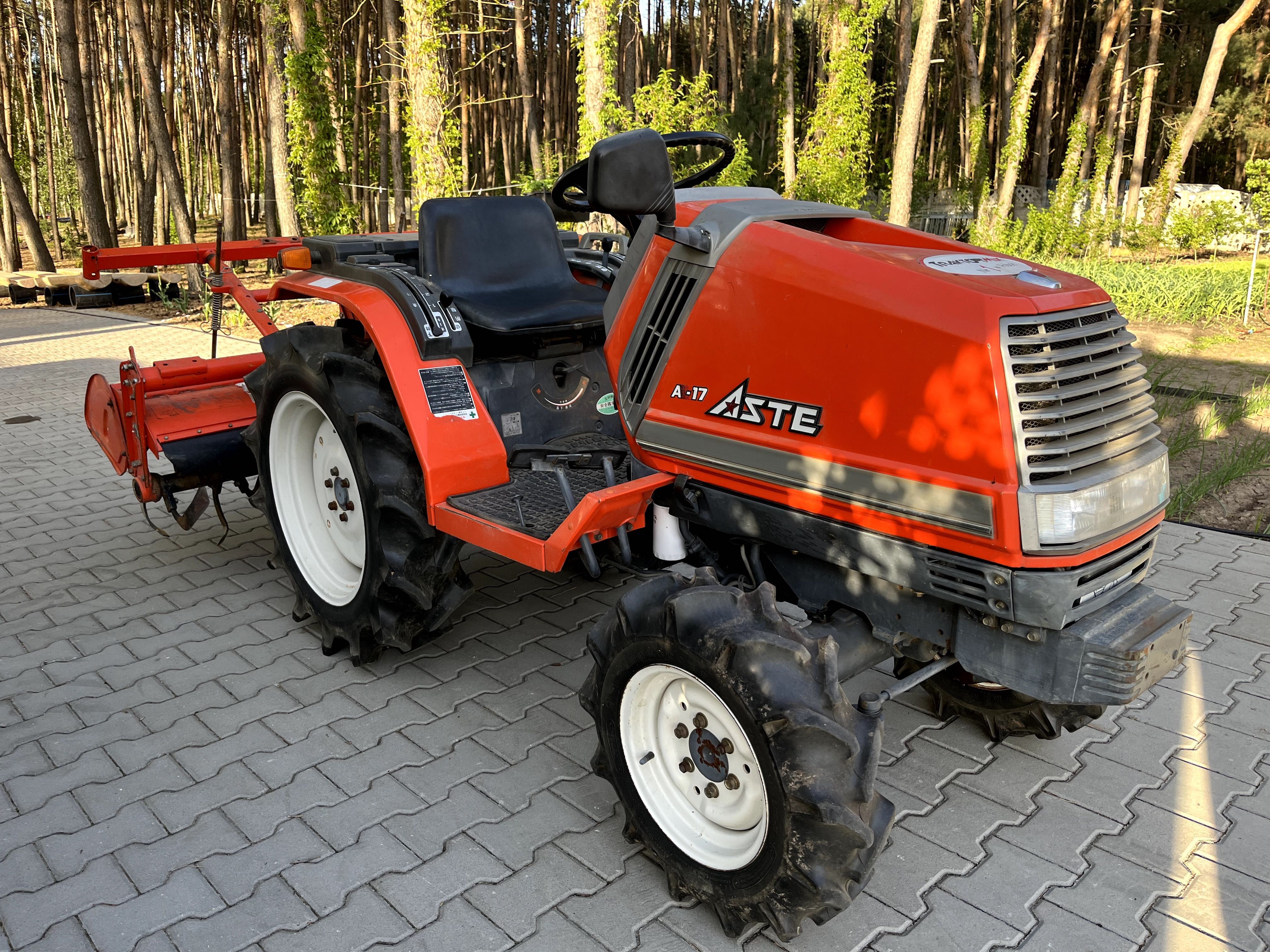 Traktorek Kubota Aste A17 4x4