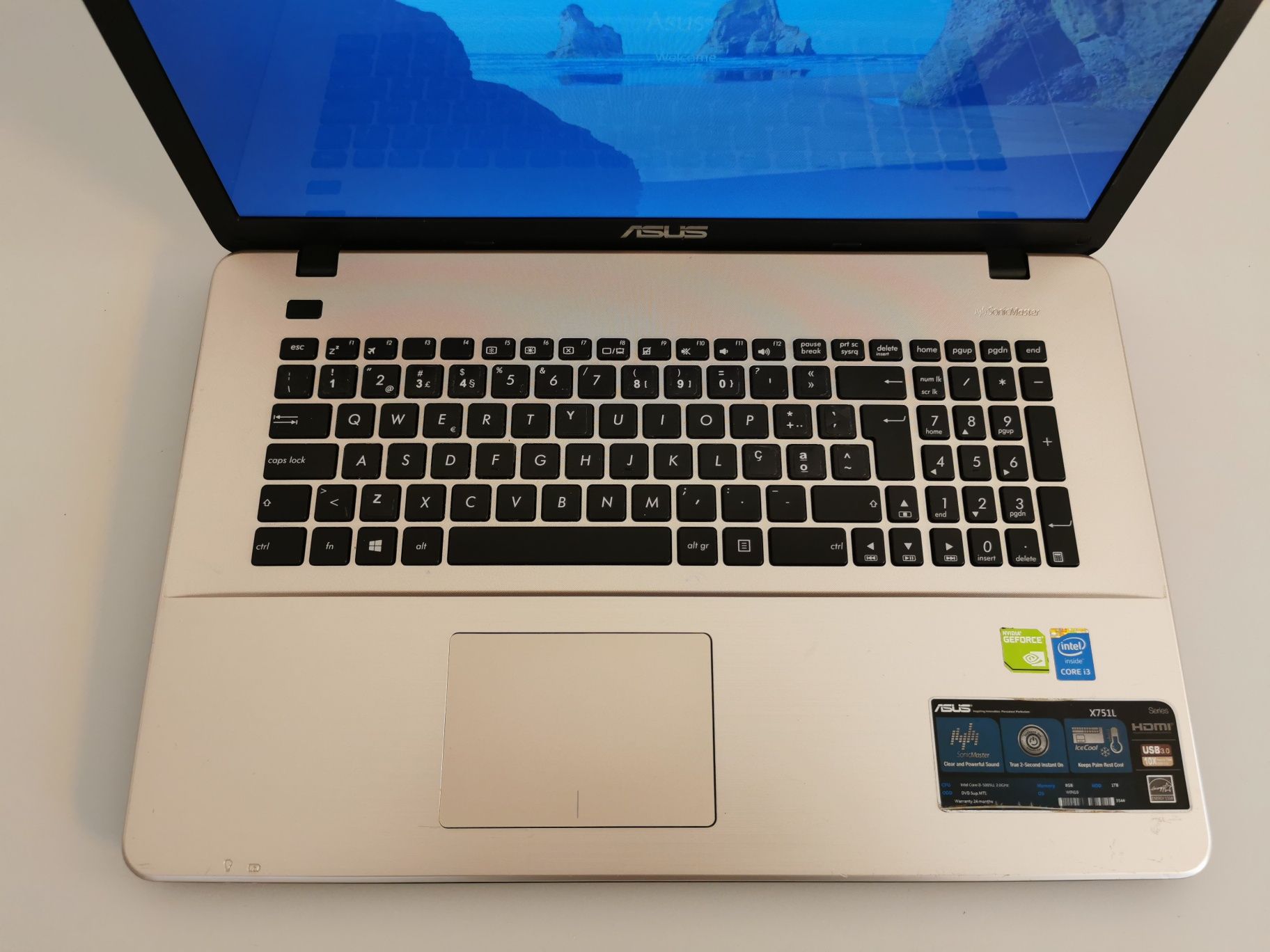 Asus i3 8Gb Ecrã 17