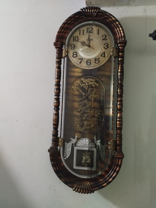 Настенные часы большие кварцевые под сторинные
