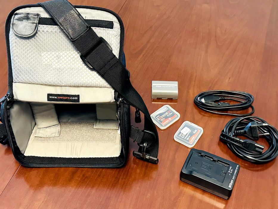 Máquina fotográfica digital Nikon D300 + Objetiva NIKKOR 18-200 mm