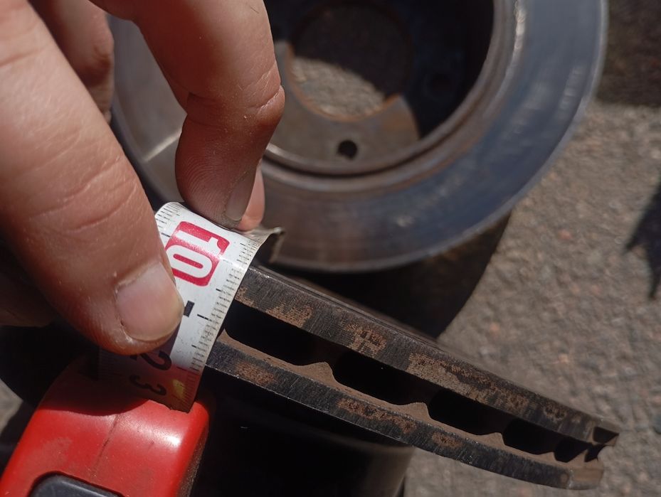 Продам задні тормозні диски на е46 (176мм)