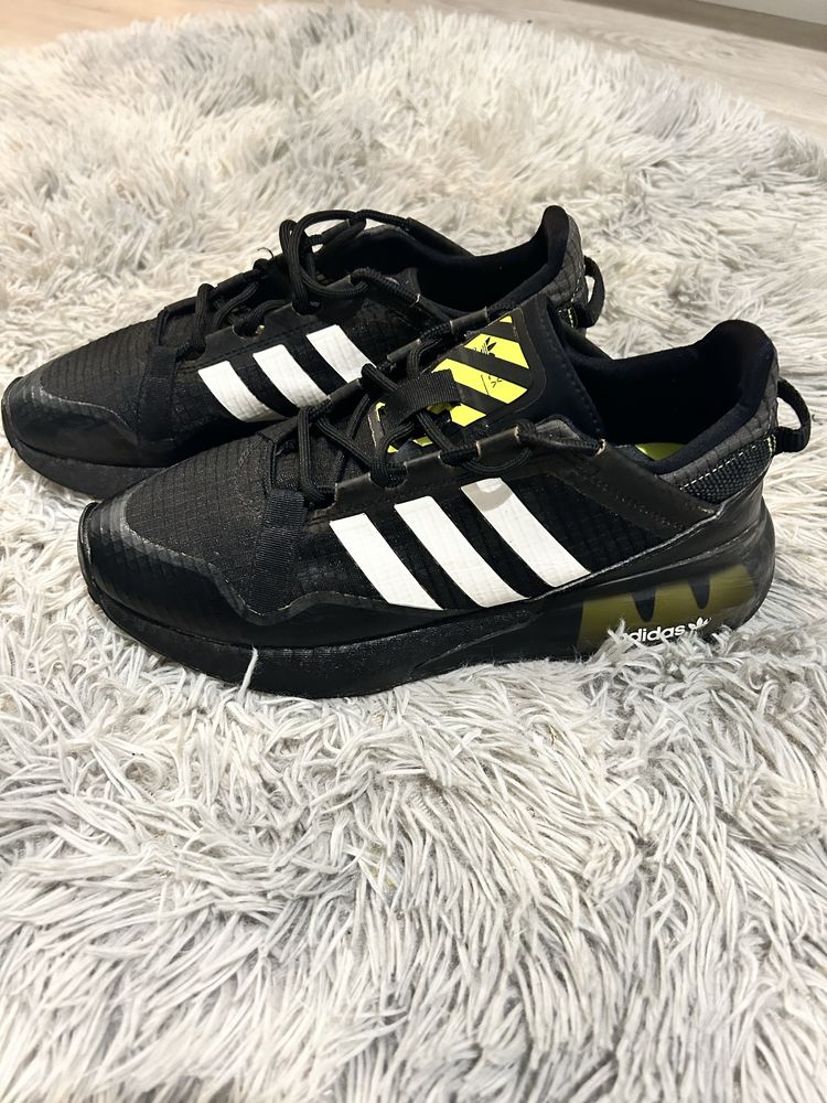 Calçado da adidas